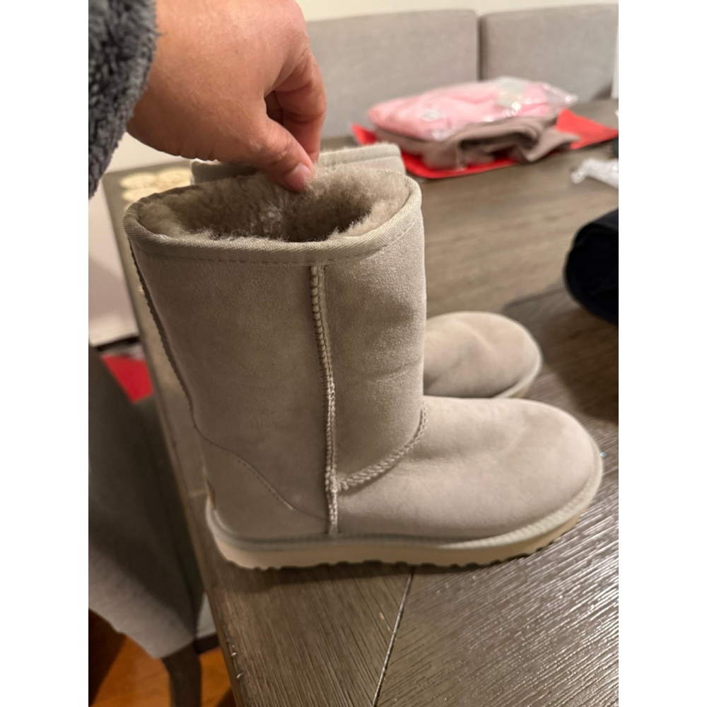 Women's UGG Classic Short Gray Winter Boots Size 5